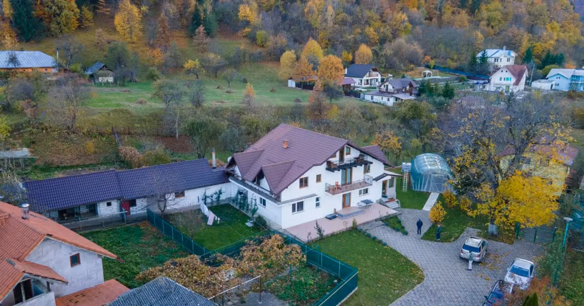 Casă individuală de vânzare cu 8 camere în zona Central, Piatra-Neamț
