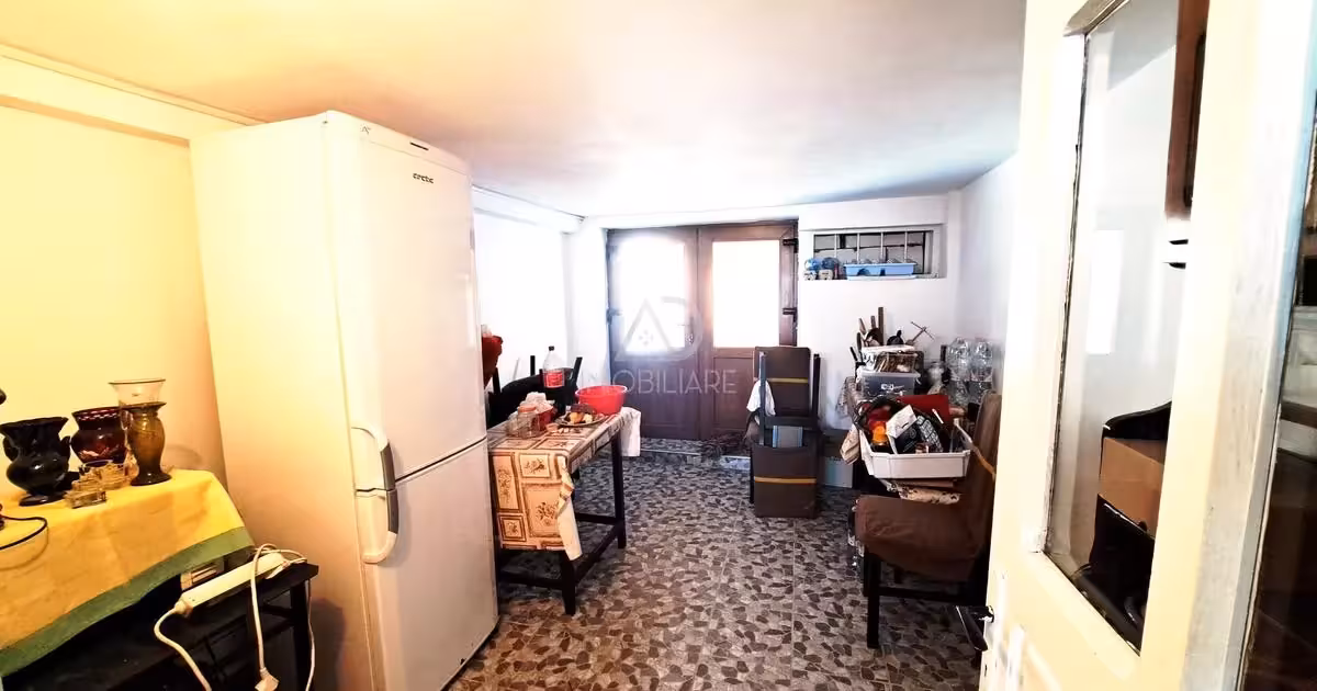 Casă individuală de vânzare cu 3 camere, mobilată în Novaci