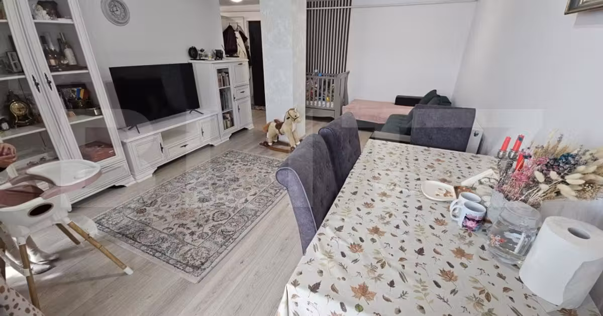 Apartament de vânzare cu 3 camere, mobilat în Valea Adâncă