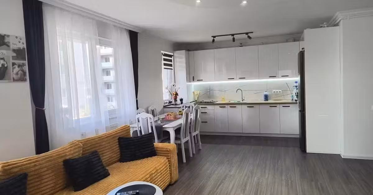 Apartament de vânzare cu 3 camere, mobilat în Florești