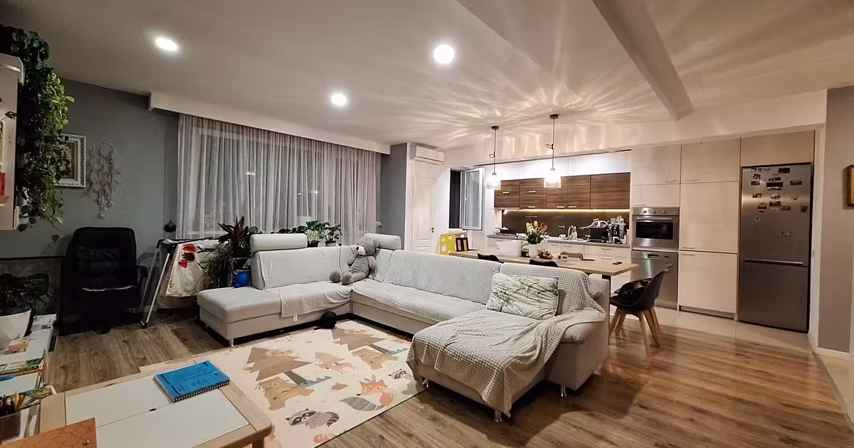 Apartament de vânzare cu 3 camere, mobilat în Florești