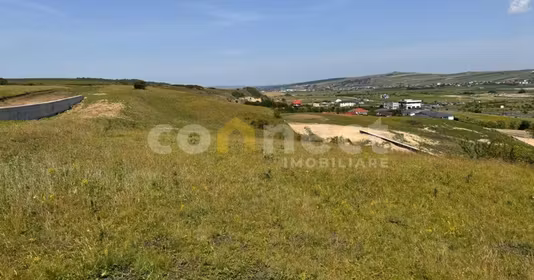 Teren Sub Coastă