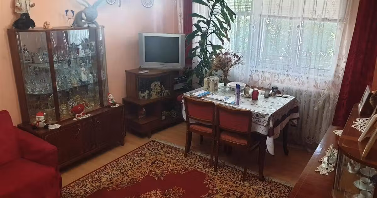 Apartament de vânzare cu 3 camere în zona Apollo, Brăila