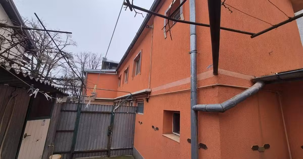 Casă de vânzare cu 4 camere în zona Central, Brăila