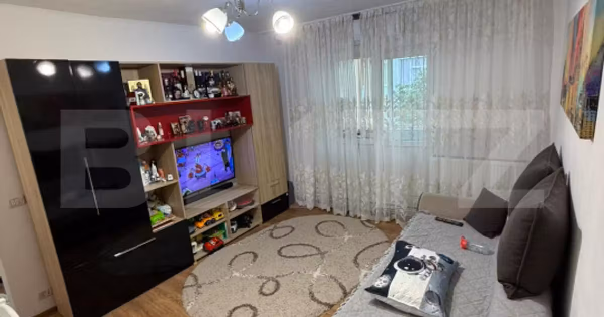 Apartament de vânzare cu 3 camere, mobilat în zona Tătărași, Iași