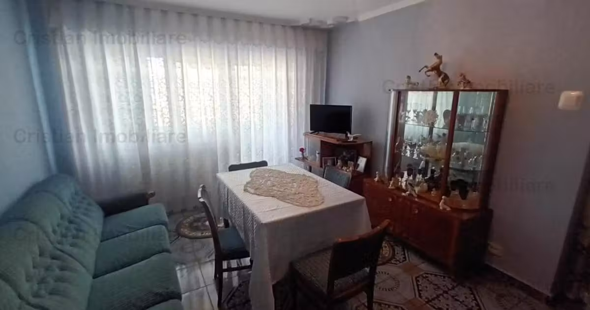 Apartament de vânzare cu 3 camere în zona Apollo, Brăila