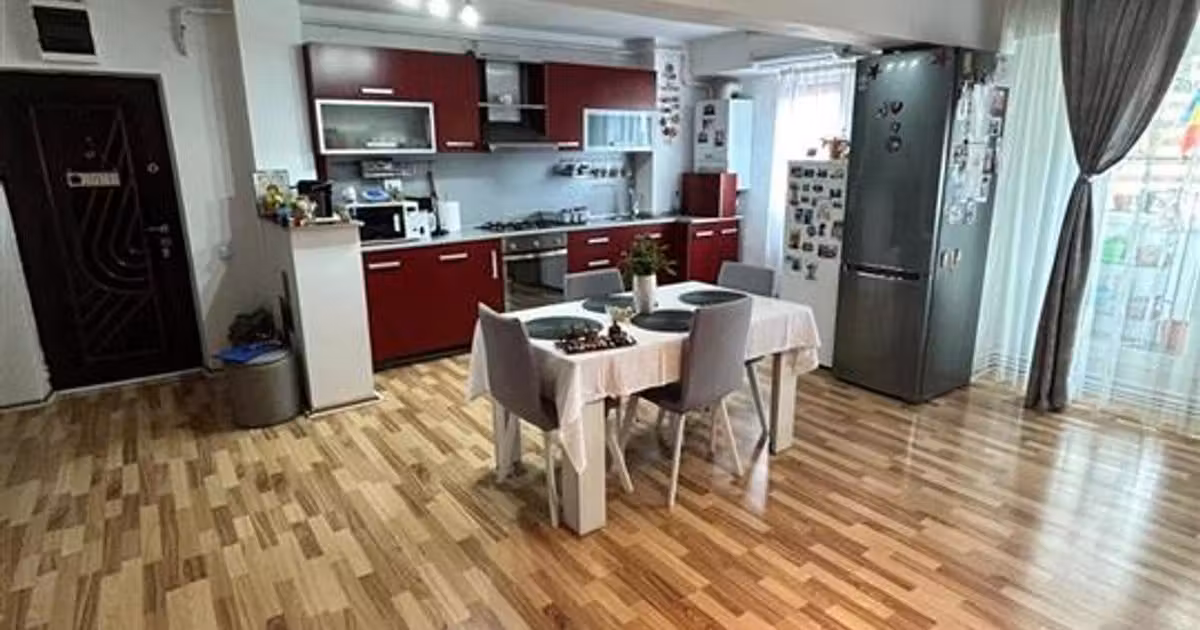 Apartament de vânzare cu 3 camere în zona Barieră, Brăila