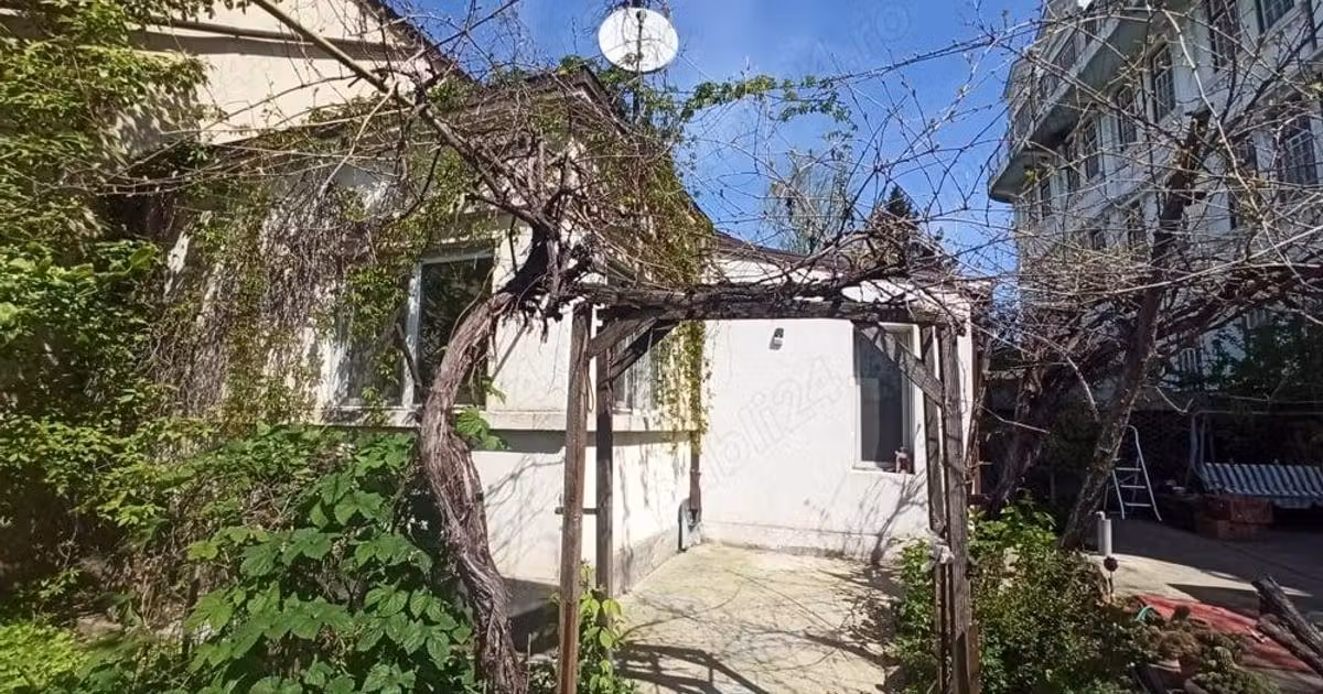 Casă individuală de vânzare cu 3 camere în zona Apollo, Brăila