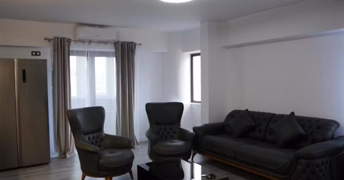 Apartament de vânzare cu 3 camere în zona Ultracentral, Ploiești