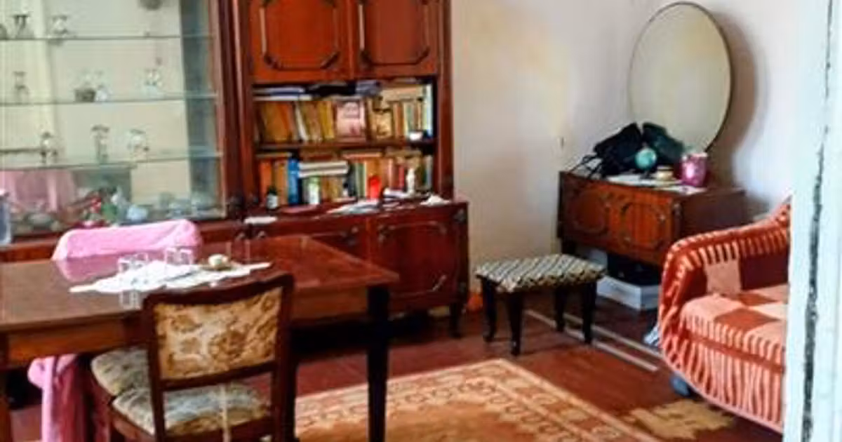 Casă de vânzare cu 4 camere în zona Apollo, Brăila