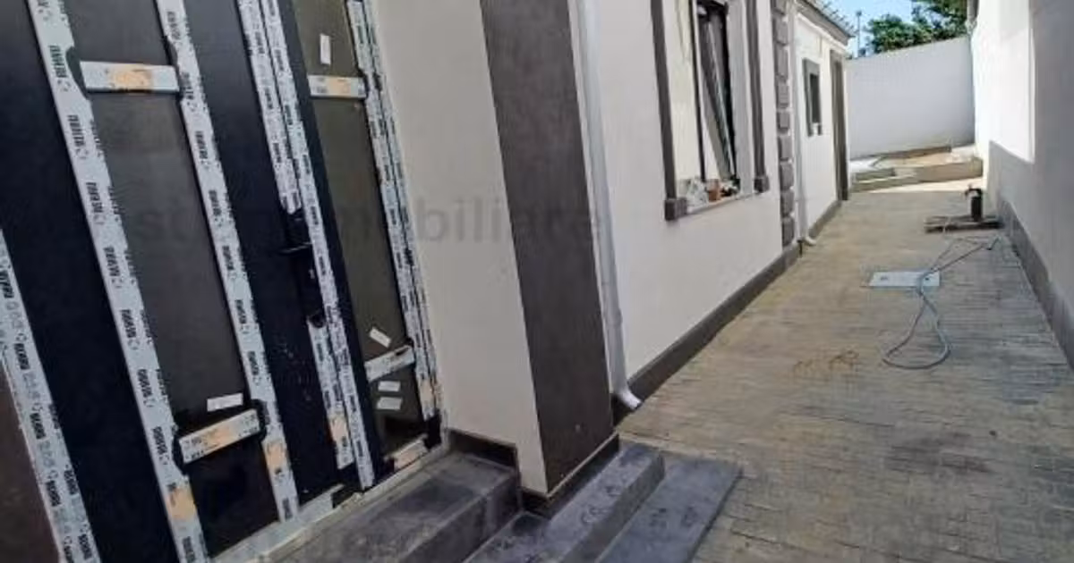 Casă de vânzare cu 2 camere în zona Central, Brăila