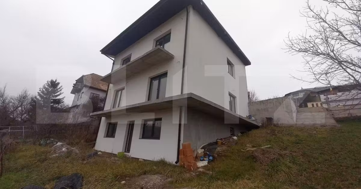 Casă individuală de vânzare cu 5 camere în Baciu