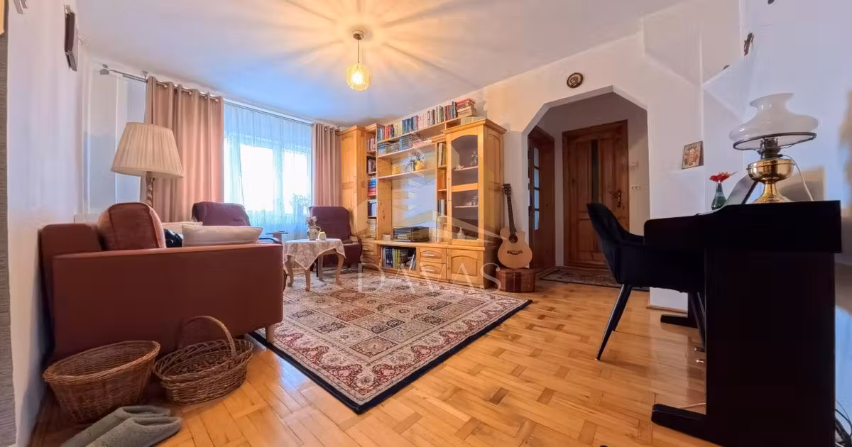 Apartament de vânzare cu 4 camere, mobilat în zona Mănăștur, Cluj-Napoca
