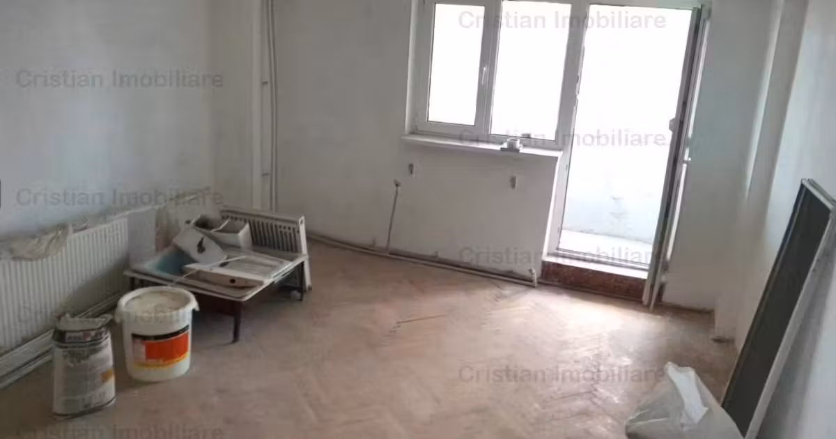 Apartament de vânzare cu 4 camere în zona Apollo, Brăila