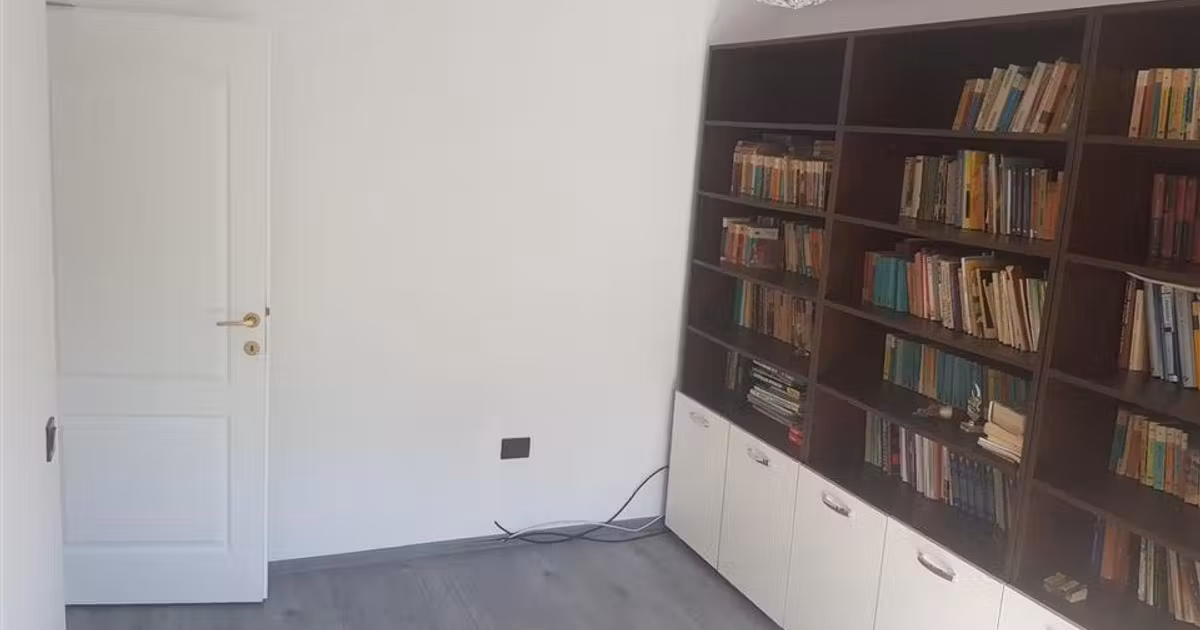 Apartament de vânzare cu 3 camere în zona Apollo, Brăila