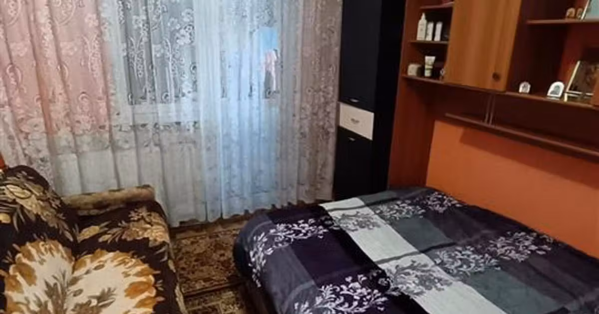 Apartament de vânzare cu 4 camere în zona Obor, Brăila