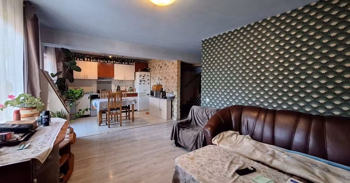 Apartament de vânzare cu 5 camere în Florești