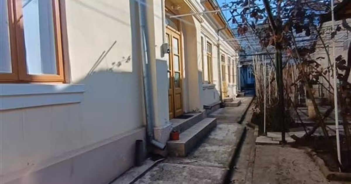 Casă individuală de vânzare cu 6 camere în zona Central, Brăila