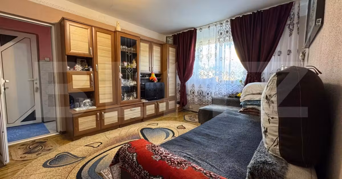 Apartament de vânzare cu 2 camere, mobilat în zona Florilor, Brașov