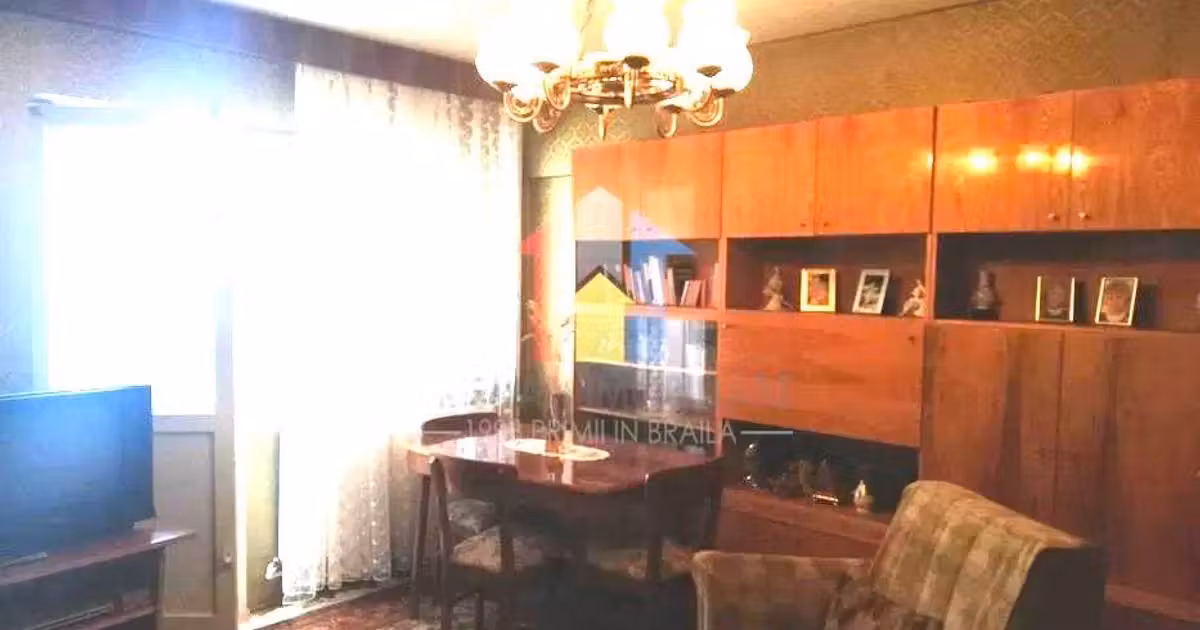 Apartament de vânzare cu 3 camere în zona Apollo, Brăila