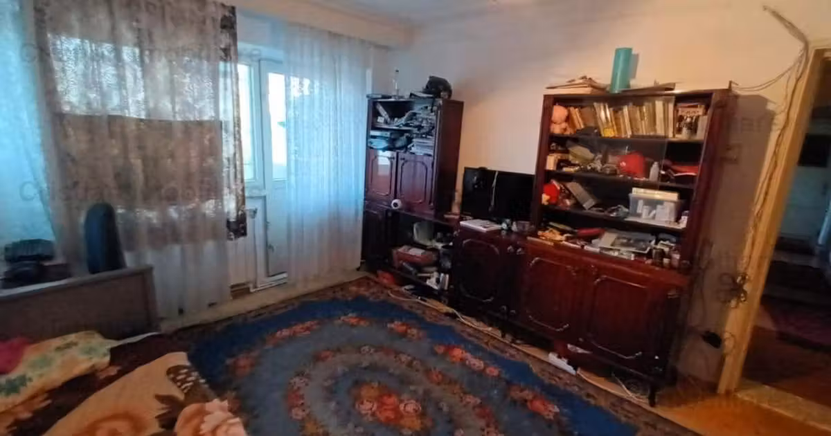 Apartament de vânzare cu 3 camere în zona Apollo, Brăila