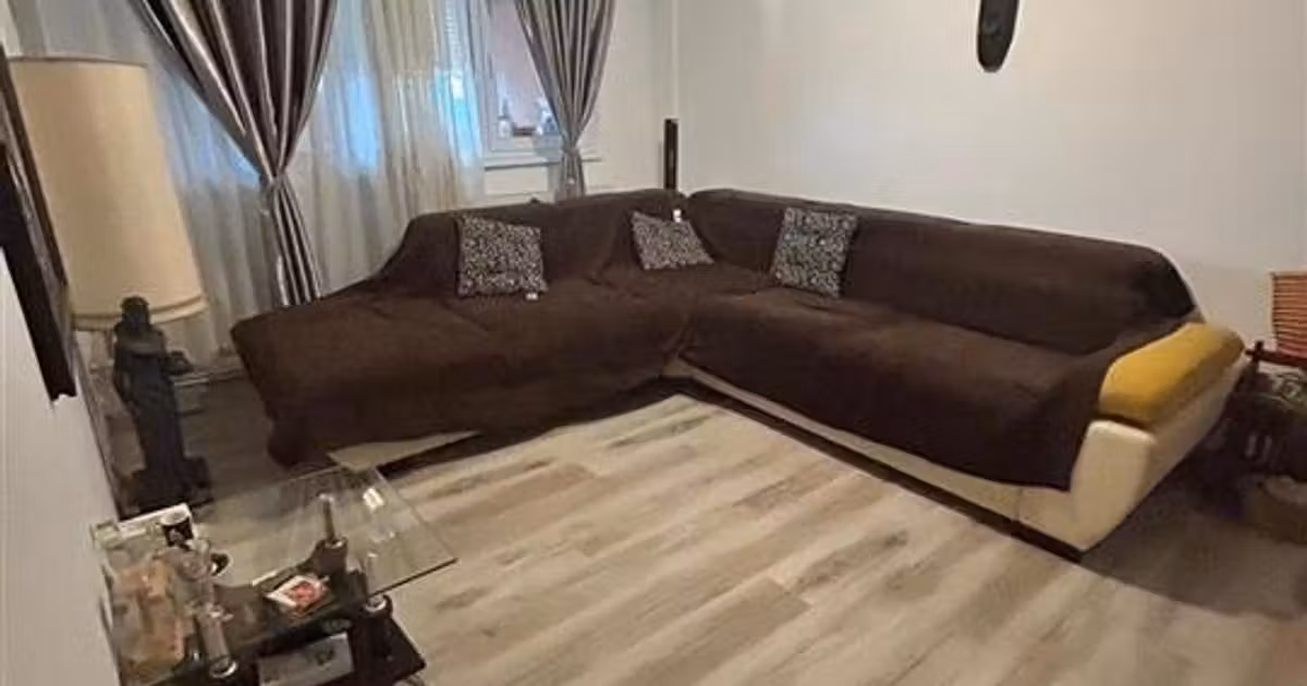 Apartament de vânzare cu 3 camere în zona Apollo, Brăila