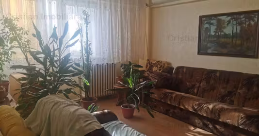 Apartament Școlilor