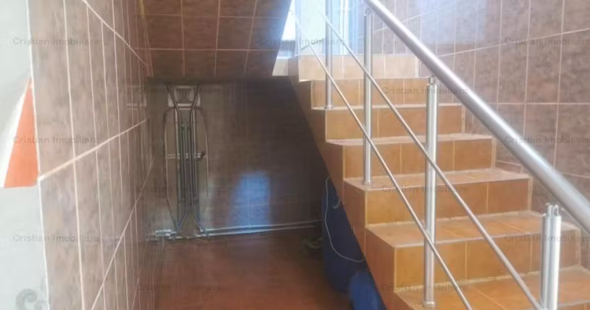 Casă de vânzare cu 5 camere în zona Central, Brăila