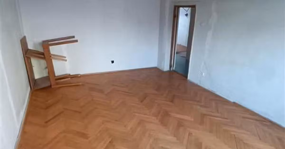 Apartament de vânzare cu 3 camere în zona Apollo, Brăila