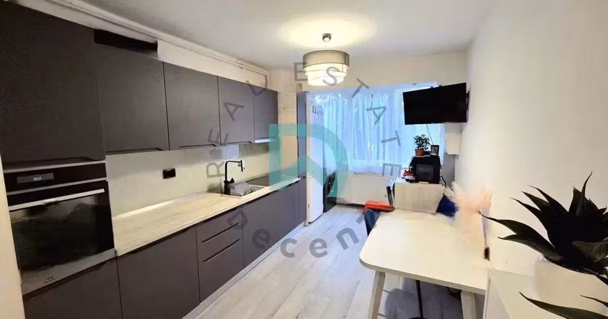Apartament de vânzare cu 2 camere în zona Griviței, Brașov