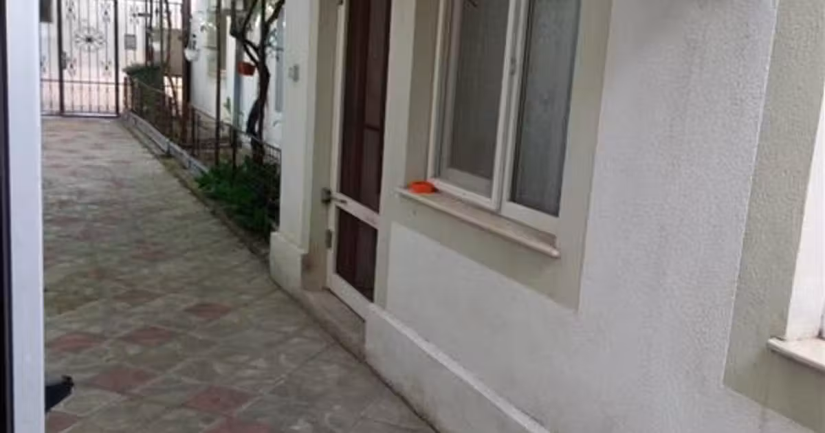 Casă de vânzare cu 2 camere în zona Apollo, Brăila