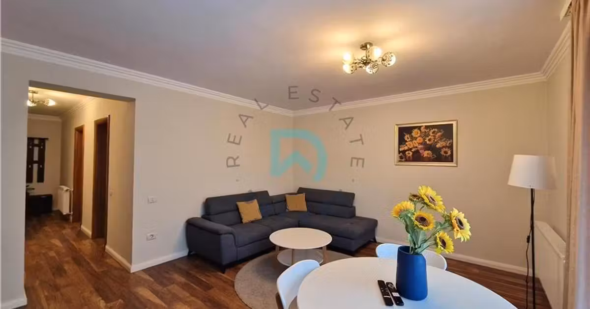 Apartament de vânzare cu 2 camere în zona Tractorul, Brașov