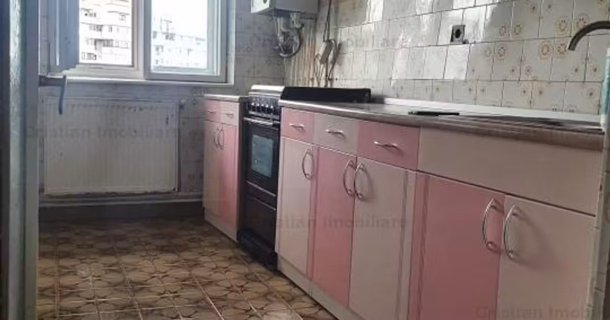 Apartament de vânzare cu 3 camere în zona Barieră, Brăila