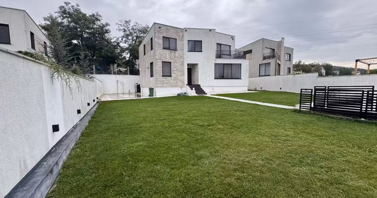 Casă individuală de vânzare cu 4 camere în Florești