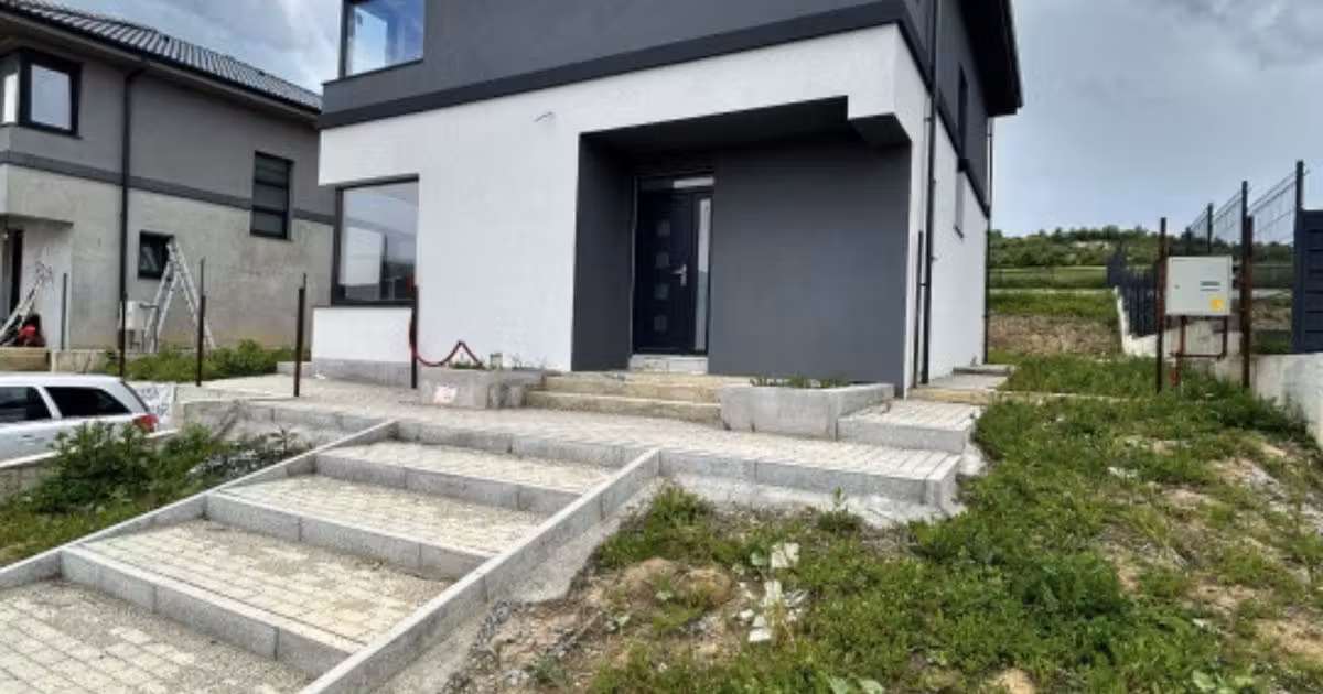 Casă individuală de vânzare cu 5 camere în Corușu