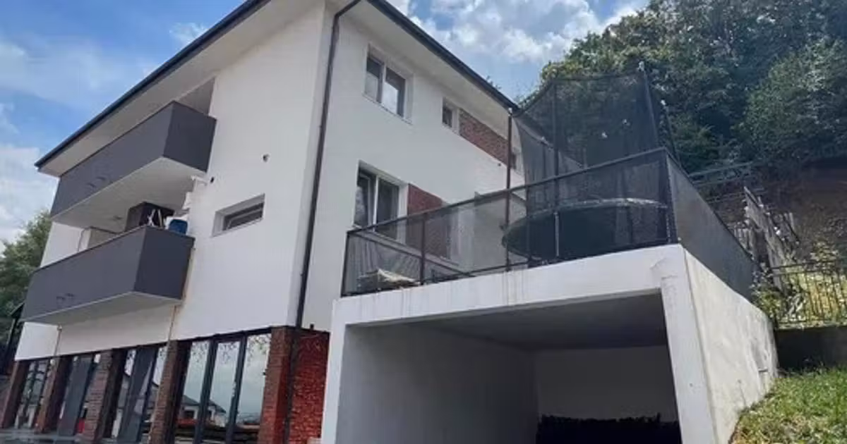 Casă individuală de vânzare cu 4 camere, mobilată în Florești