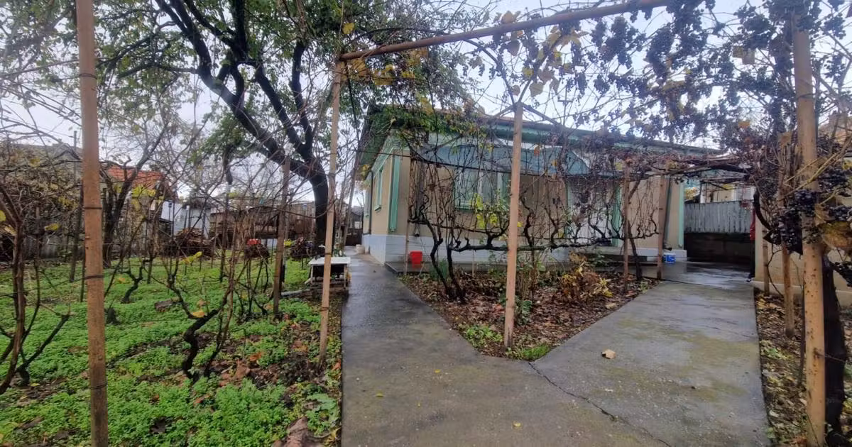 Casă individuală de vânzare cu 4 camere, mobilată în zona 23 August, Tulcea