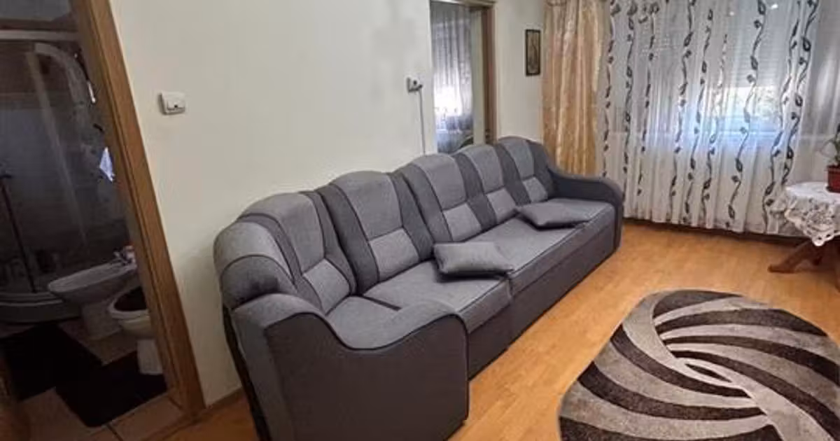 Apartament de vânzare cu 4 camere în zona Apollo, Brăila