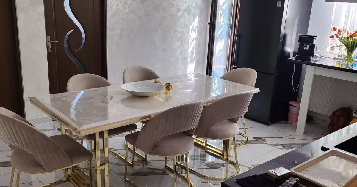 Apartament de vânzare cu 4 camere, mobilat în Florești