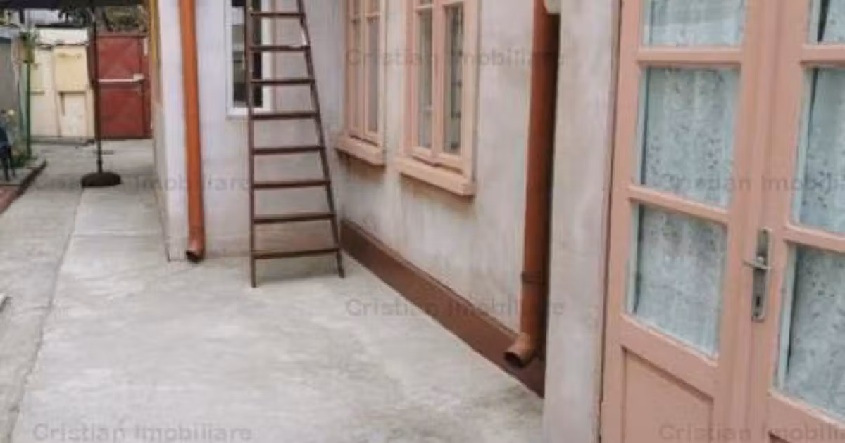 Casă de vânzare cu 8 camere în zona Central, Brăila
