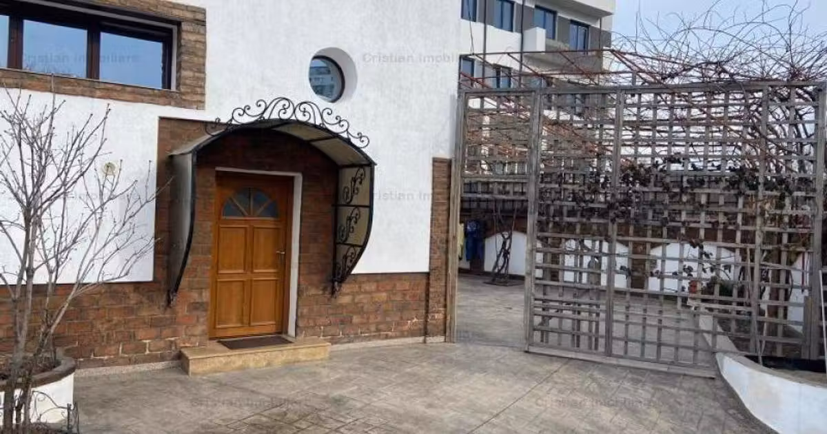 Casă de vânzare cu 5 camere în zona Apollo, Brăila