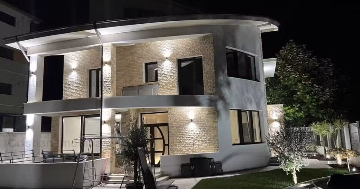 Casă de vânzare cu 4 camere în zona Apollo, Brăila