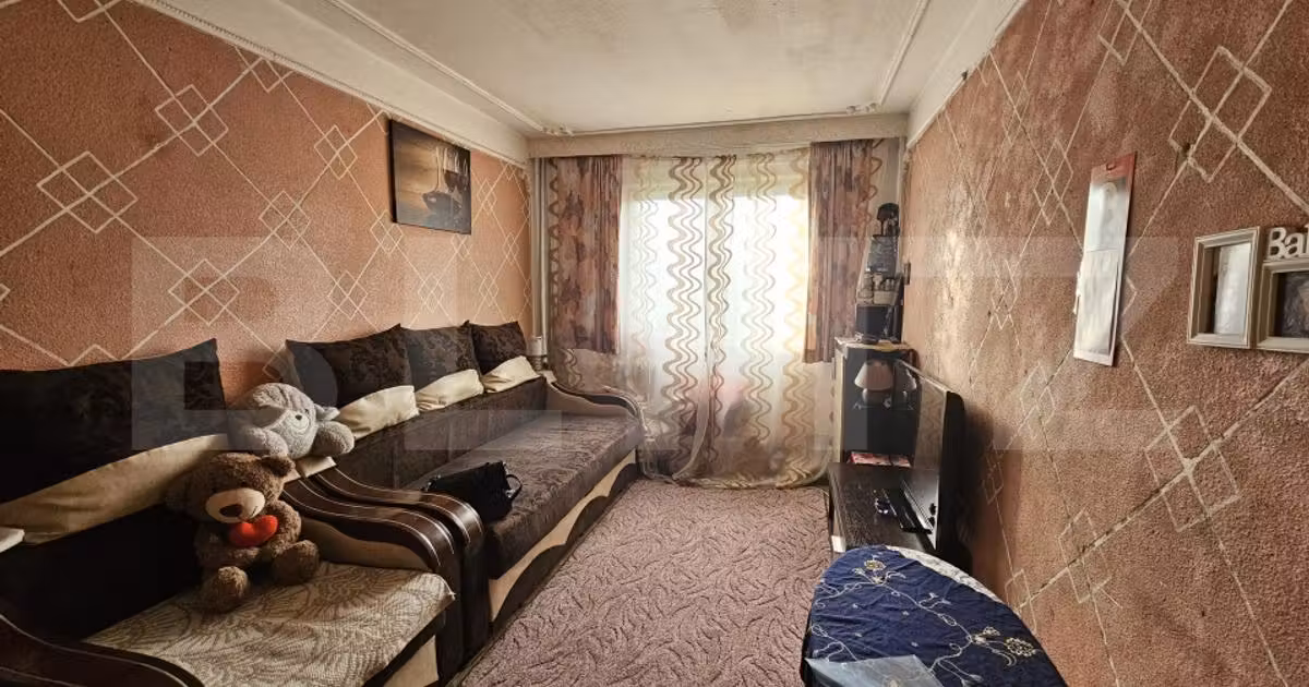Apartament de vânzare cu 3 camere, mobilat în zona Podu Roș, Iași