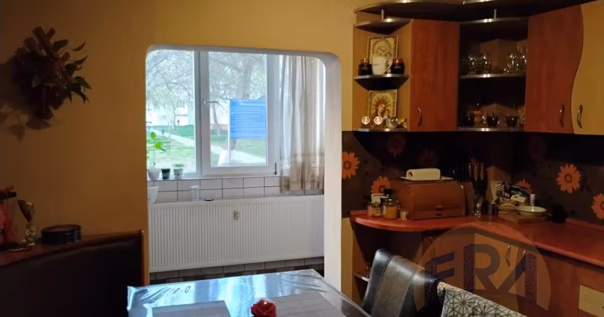 Apartament de vânzare cu 4 camere în Sânmartin