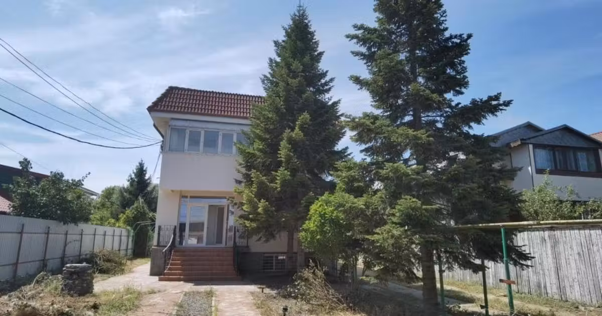 Casă de vânzare cu 4 camere în Vărsătura