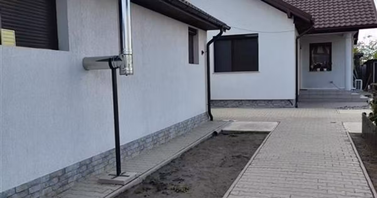Casă de vânzare cu 4 camere în Cazasu