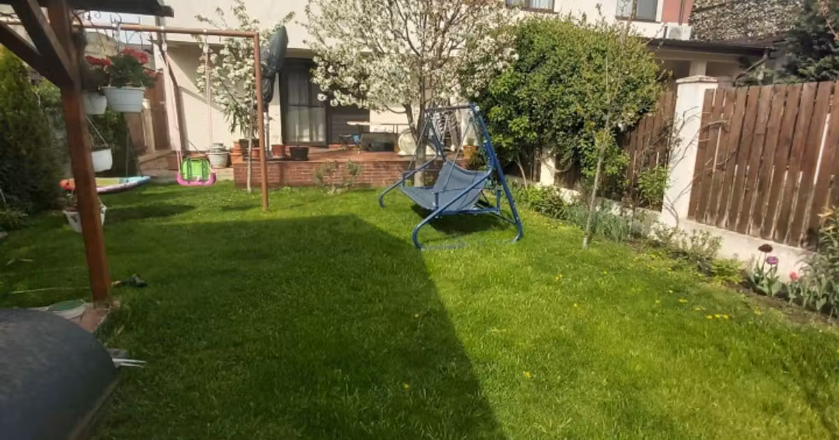 Duplex de vânzare cu 5 camere, mobilat în Roșu