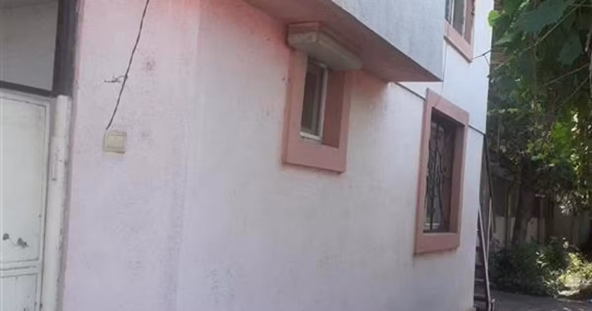Casă de vânzare cu 3 camere în zona Apollo, Brăila