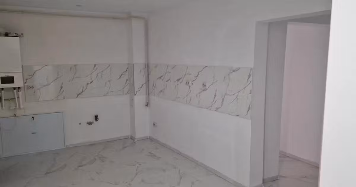 Apartament de vânzare cu 4 camere în zona Obor, Brăila
