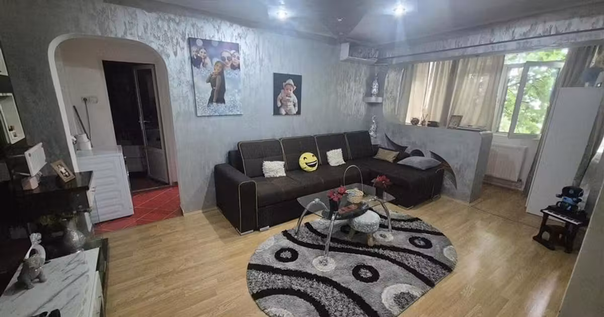 Apartament de vânzare cu 2 camere în zona Apollo, Brăila